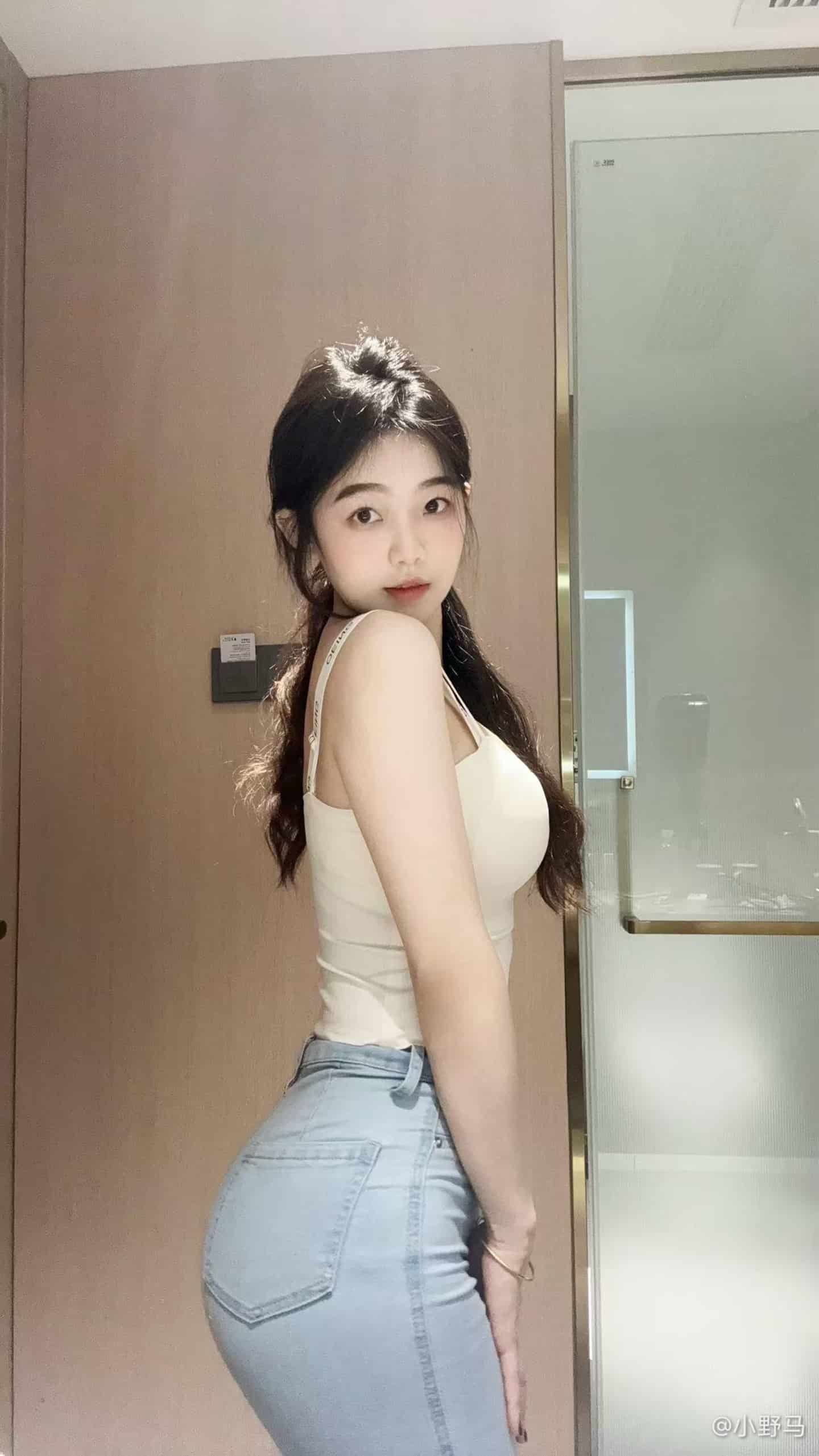 抖音 小野马ovo 15套 微密圈写真图集视频下载 偶像派2118插图3 抖音 小野马ovo 15套 微密圈写真图集视频下载 偶像派2118插图3