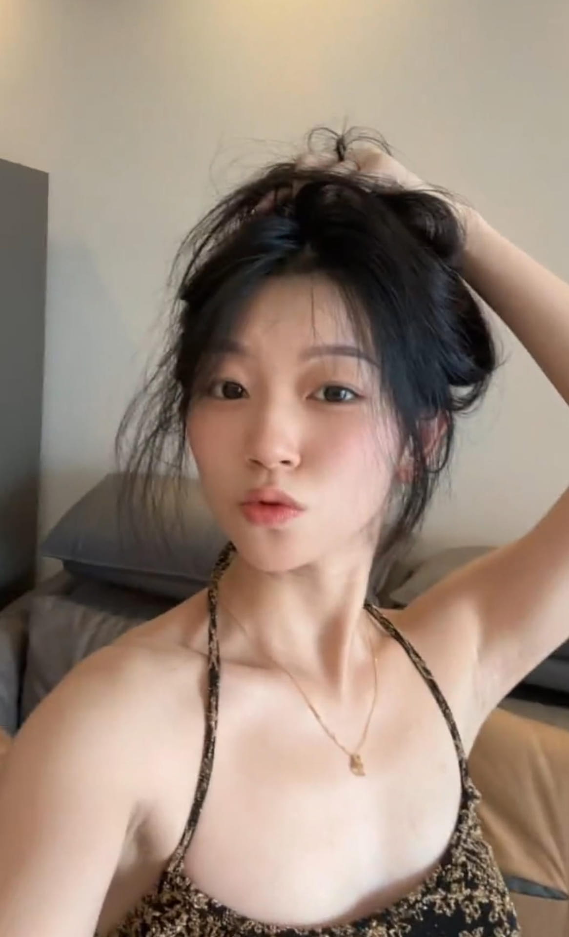 抖音 越越呀(不是越越) 4套 微密圈写真图集视频下载 偶像派2318插图1