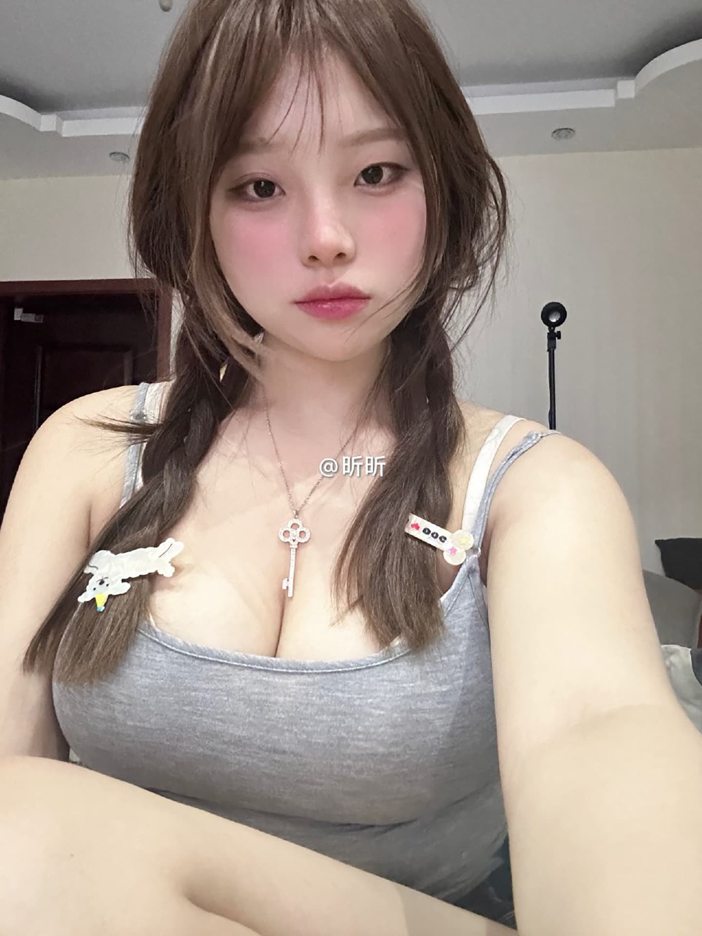 昕昕 19套 微密圈写真图集视频下载 偶像派2530插图4 昕昕 19套 微密圈写真图集视频下载 偶像派2530插图4