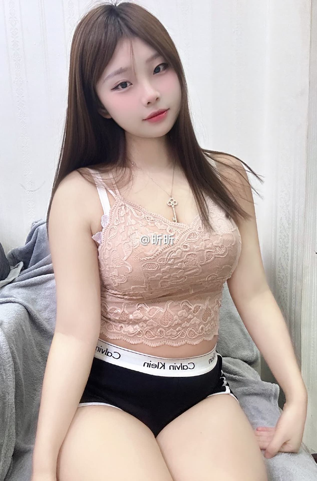 昕昕 19套 微密圈写真图集视频下载 偶像派2530插图3 昕昕 19套 微密圈写真图集视频下载 偶像派2530插图3